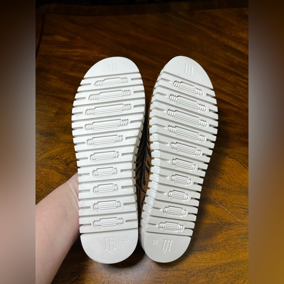 NWOT!!! Ilse Jacobsen Tan and Black Sneakers - Picture 6 of 7